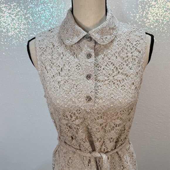 Maggy London Crochet Lace Overlay Collard Sleeveless Dress size 8 beige - Picture 2 of 15